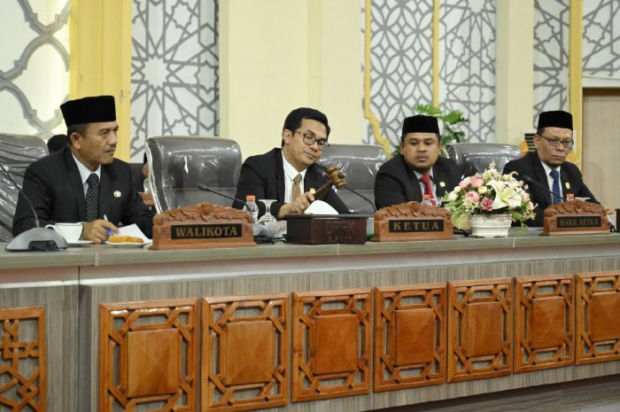 DPRK Banda Aceh Gelar Paripurna Penyerahan Raqan APBK 2025