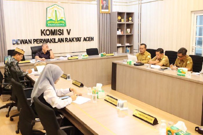 Dinsos Aceh Dan Komisi V Gelar Rapat LKPJ, Kadis Sampaikan Program Pengentasan Kemiskinan