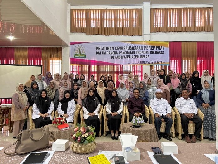 Peningkatan Kewirausahaan Perempuan dalam Rangka Penguatan Ekonomi Keluarga